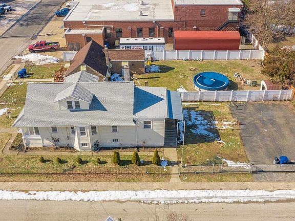 4th image of 61 S Maple Ave