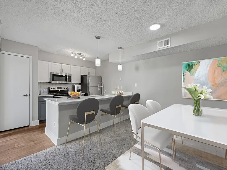 Eastbank Apartments — Photo 3