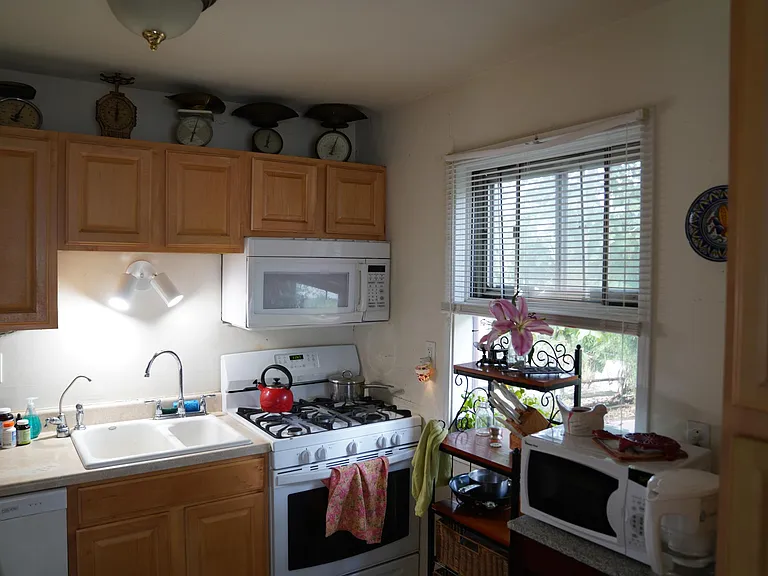 551 Woodside Ave — Photo 7