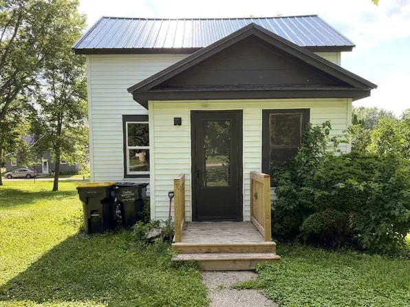 113 1st St SW, Fairfax, MN 55332