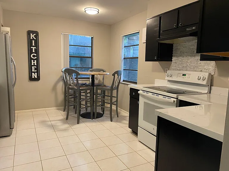 5080 Barrington Cir — Photo 5