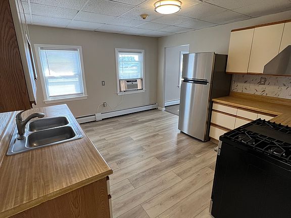 3rd image of 13 Dickinson Ave Floor 2