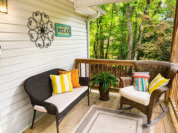 3rd image of 181 Cindy Ln