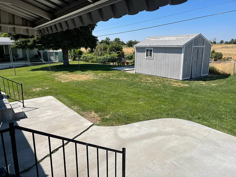 Backyard/patio area