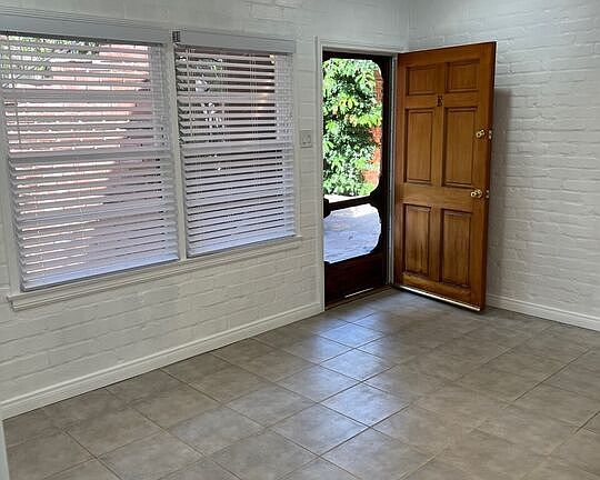 4th image of 2025 Cloverfield Blvd APT E