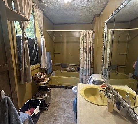 4th image of 716 N 11th St