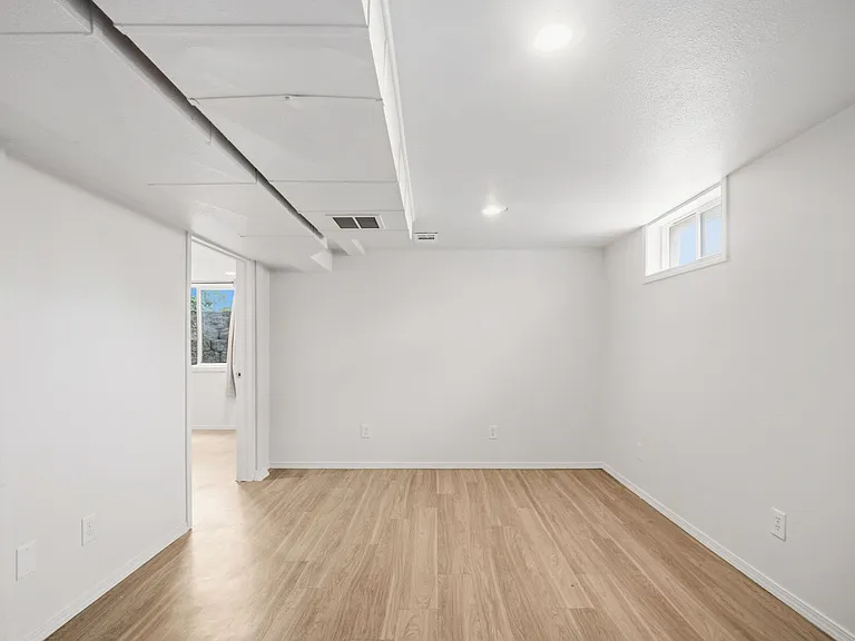 2403 W Everett Ave — Photo 25