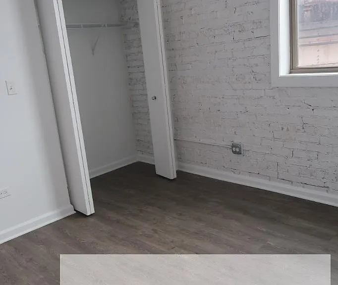 932 W Dakin St #201 — Photo 8