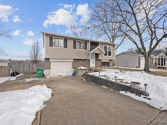 3rd image of 2233 Country Forest Dr