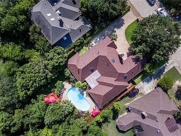 4th image of 10015 Woodlake Dr