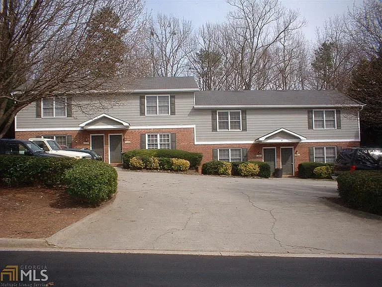 3020 Spruce Cir