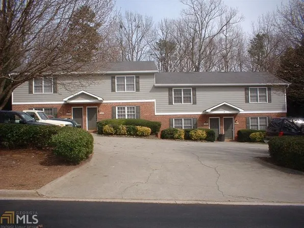 3020 Spruce Cir, Snellville, GA 30078