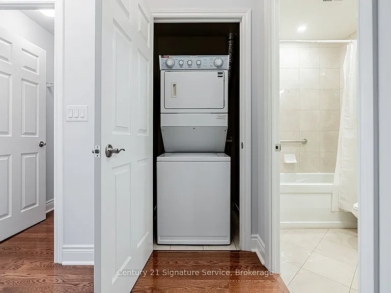 250 Wellington St W #Penthouse 36 — Photo 14