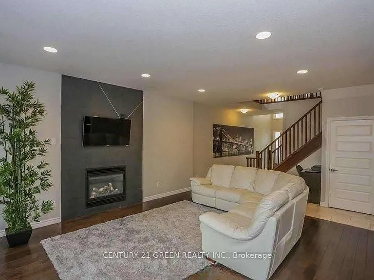 1221 Gough Rd #UPPER LEVEL — Photo 5