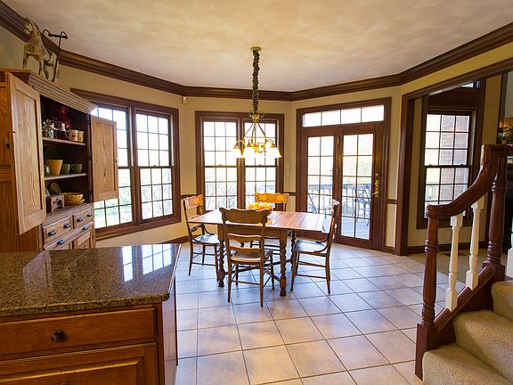5th image of 605 Towncrest Dr