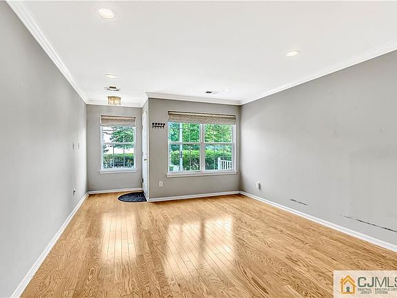 5th image of 5 Hampton Pl
