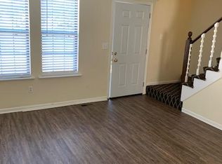 122 NE Timbercreek Cir, Lees Summit, MO 64086