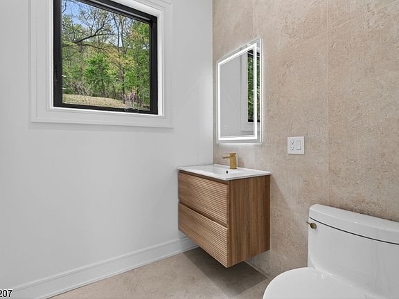 5th image of 522 Valley Rd #2