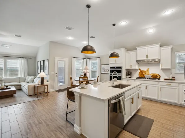 821 Crest Breeze Dr, Haslet, TX 76052