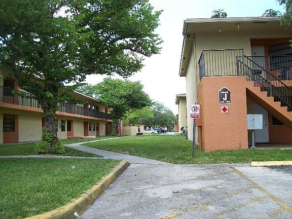 2nd image of 4160 Lakeside Dr