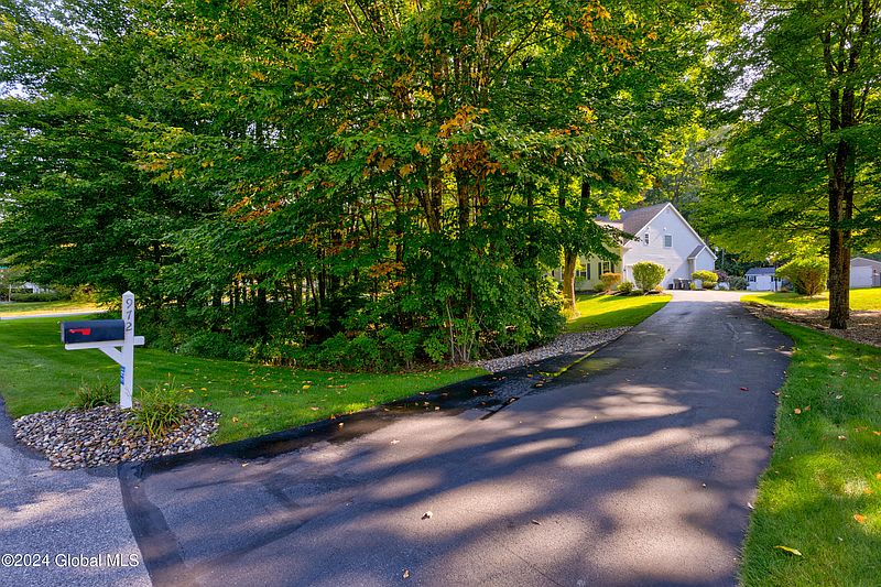 5th image of 972 Mac Arthur Drive