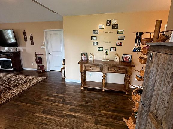 3rd image of 230 Johnson Rd