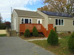 105 Brinton Ave, Warwick, RI 02889