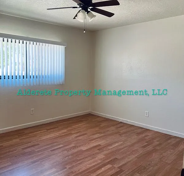208 Cromwell Ave SE — Photo 4