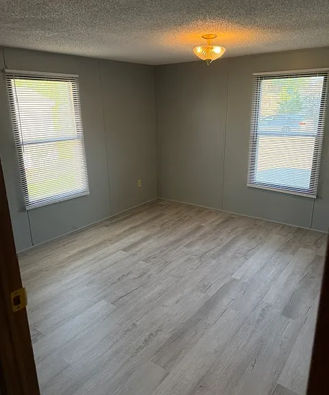 1333 White Oak St — Photo 2