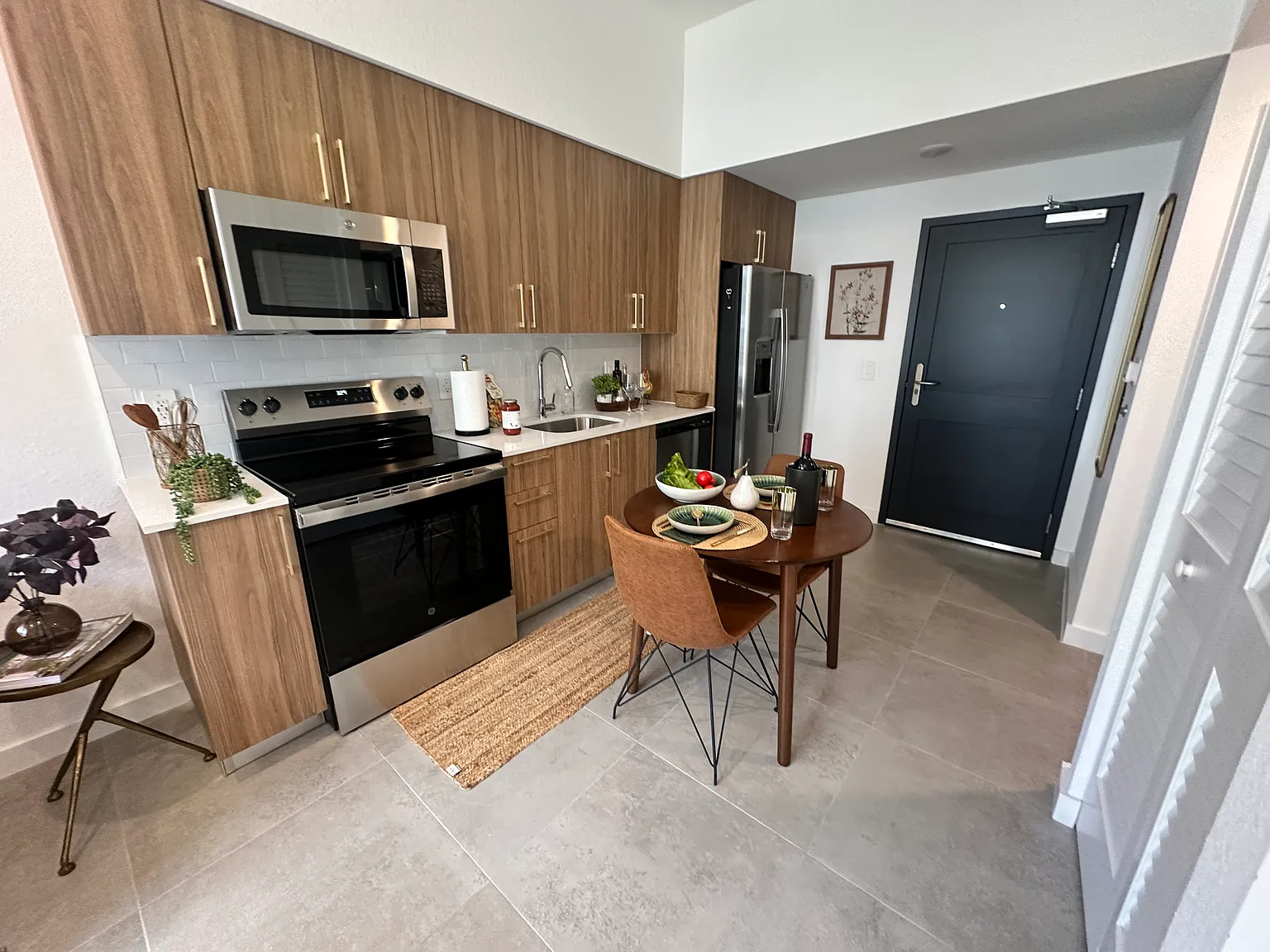 1 bed, 530 sqft, $1,949 — Photo 2