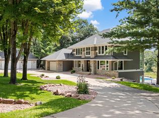 9 Red Forest Way, North Oaks, MN 55127