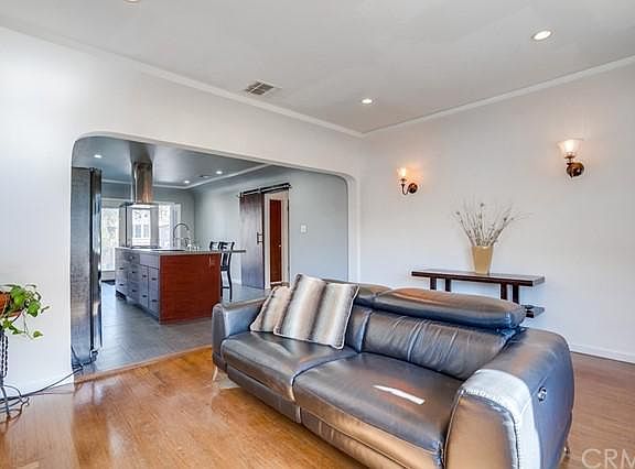 5th image of 4048 Somers Ave