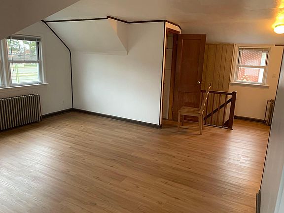 3rd image of 9 Larch Ave