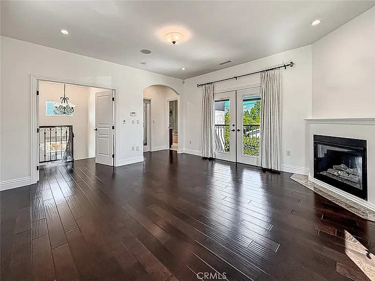 5960 Balcom Ave — Photo 35