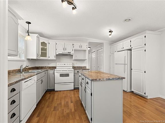 5th image of 2 Dartmouth Ct