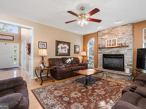 5th image of 2309 Queensbury Dr