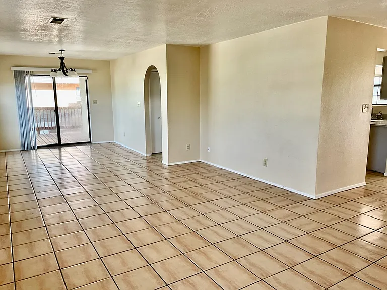 472 Copper Dr NE — Photo 4