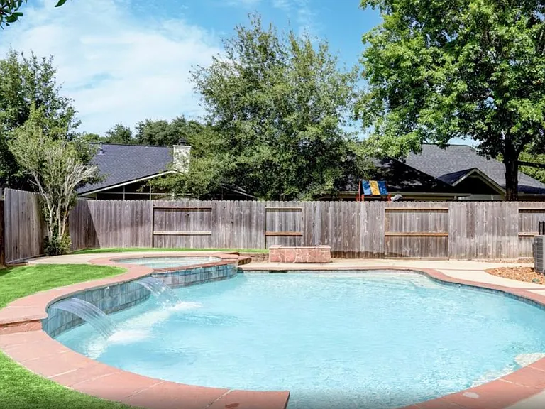 1427 Roundleaf Ct — Photo 15