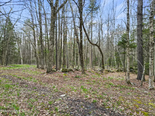 Stagecoach Rd, Becket, MA 01223