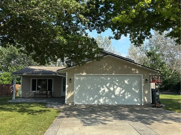 121 Bethesda Cir, Elyria, OH 44035