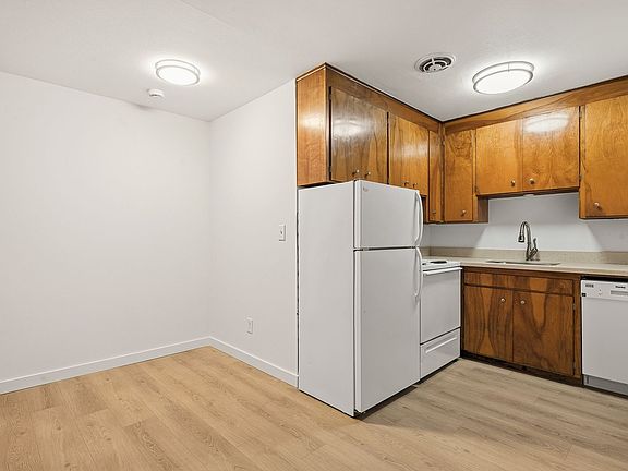 4th image of 2349 10th Ave E APT 202
