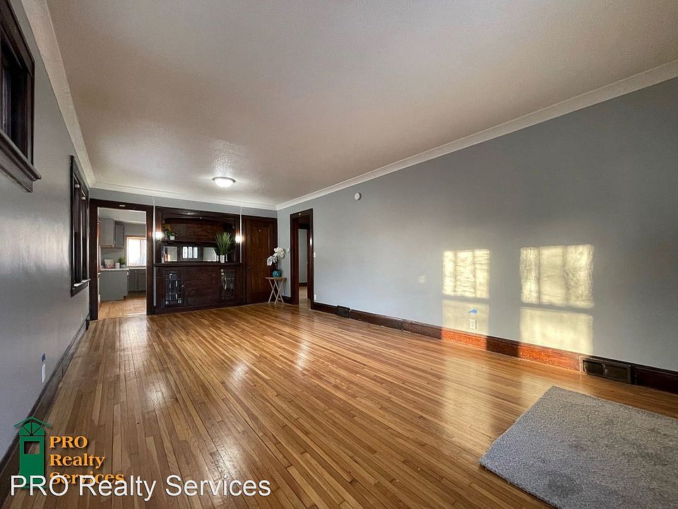 1st image of 1377 Payne Ave E #1