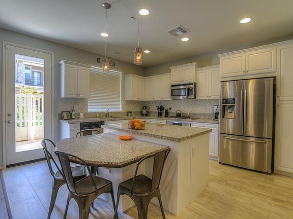 5th image of 505 Moonlight Dr
