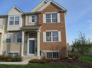 538 Lincoln Station Dr, Oswego, IL 60543