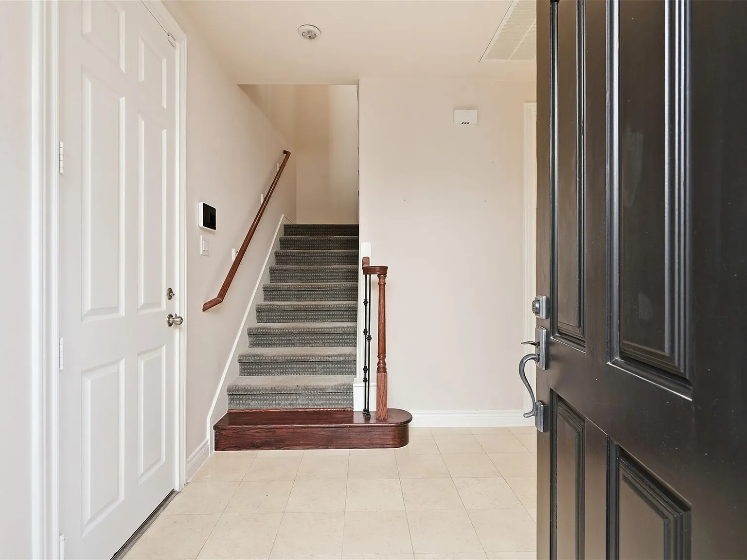 3 bed, 2.0 bath, 1884 sqft, $3,000 — Photo 4