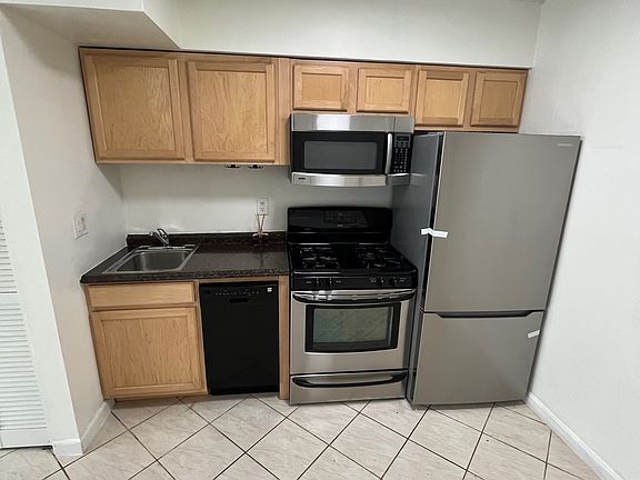 4th image of 219 T St NE APT T2