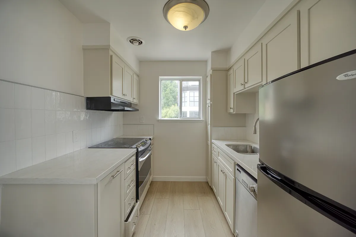 Building Photo - 695 Grand View Ave #201