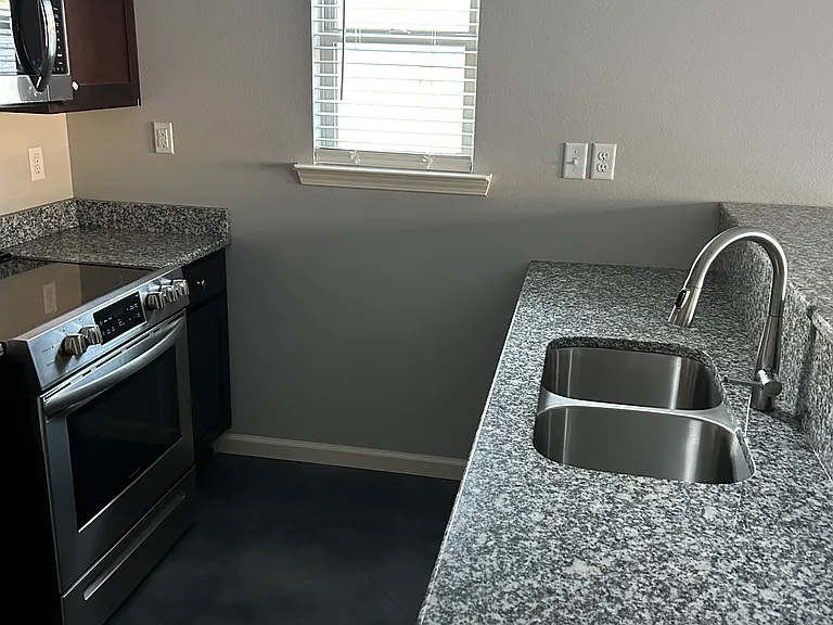 7 Henry Ln #7B — Photo 3