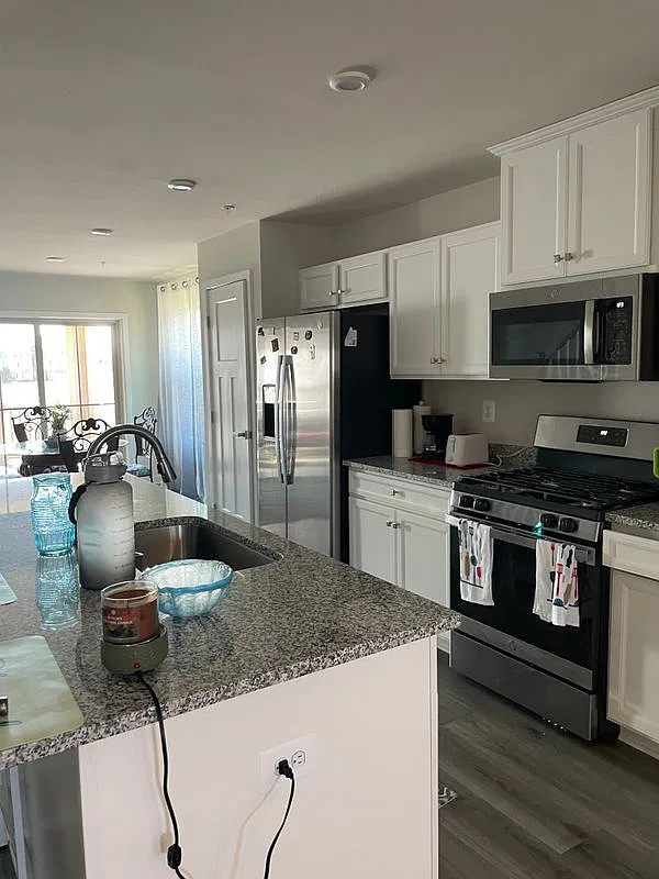 1 bed, 1.5 bath, 850 sqft, $1,600 — Photo 4
