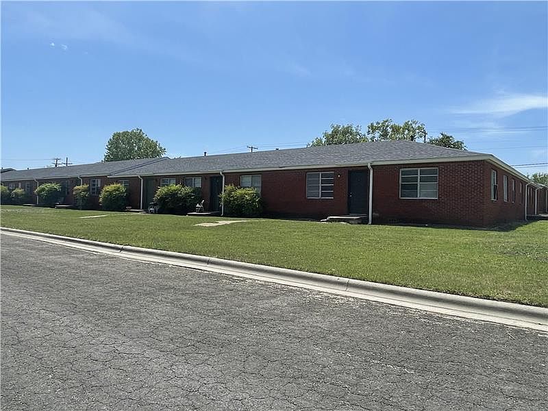 1st image of 521 W Avenue A